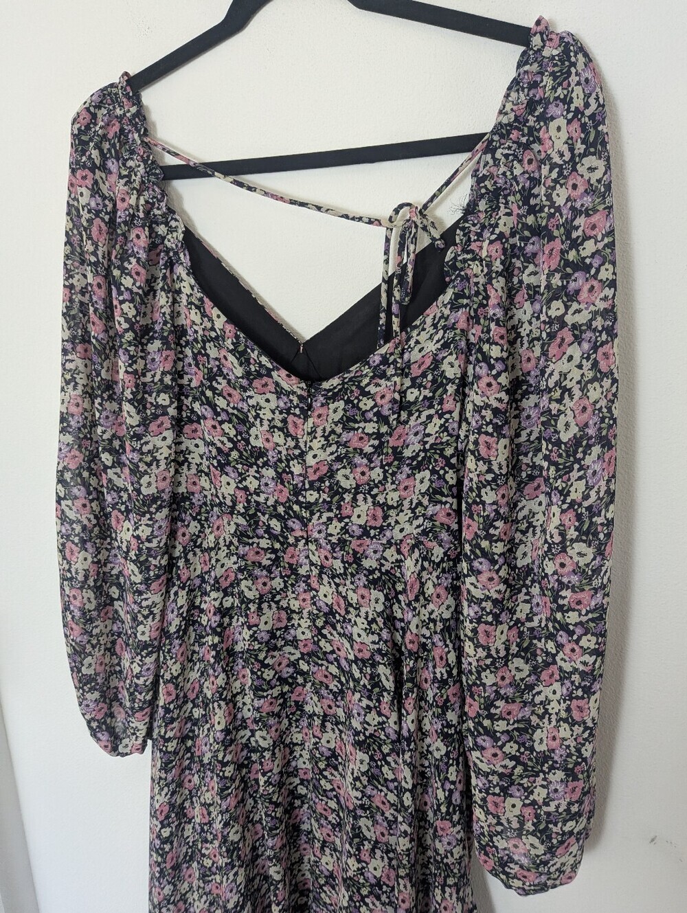 ASTR The Label Dress Women's Small Black Floral Puff Sleeve Fit And Flare EUC - Picture 6 of 13